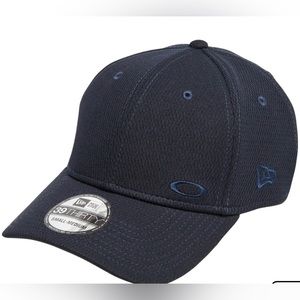 NWT Oakley Tinfoil Cap 2.0 Fathom Navy / small /Medium